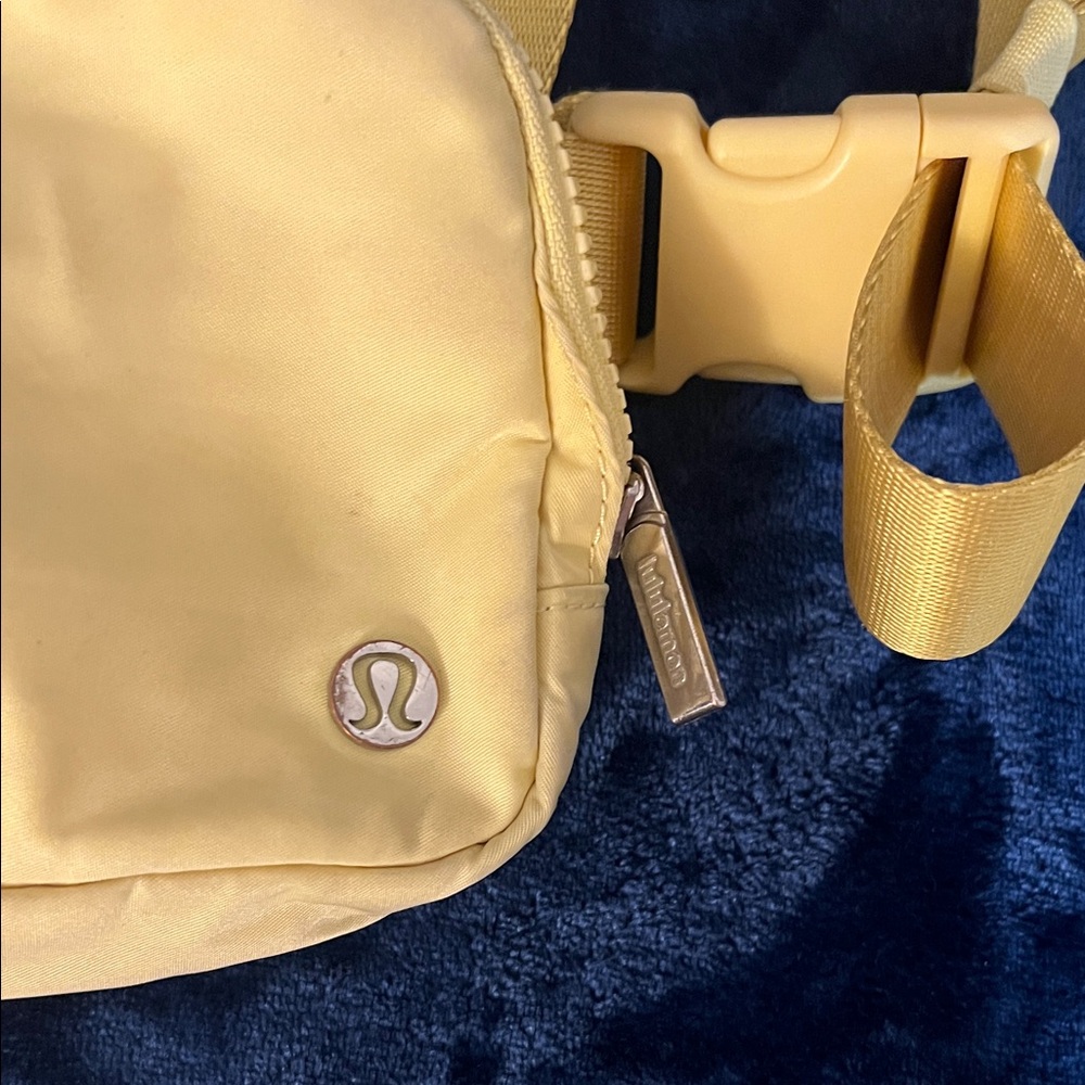 Lululemon Athletica Vibrant Yellow Belt Bag - Picture 4 of 5